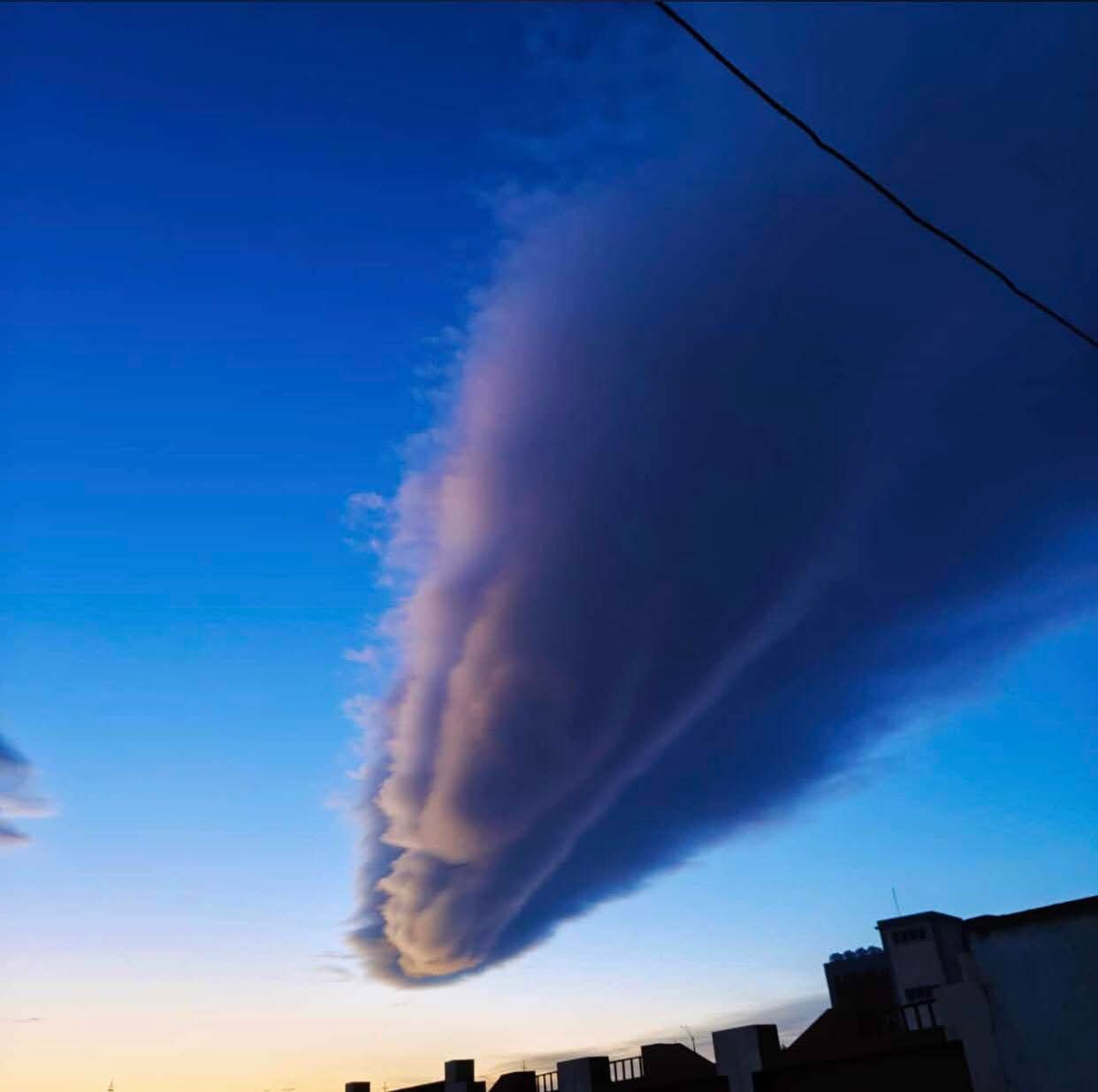 سحبٌ غريبة في سماء العراق .