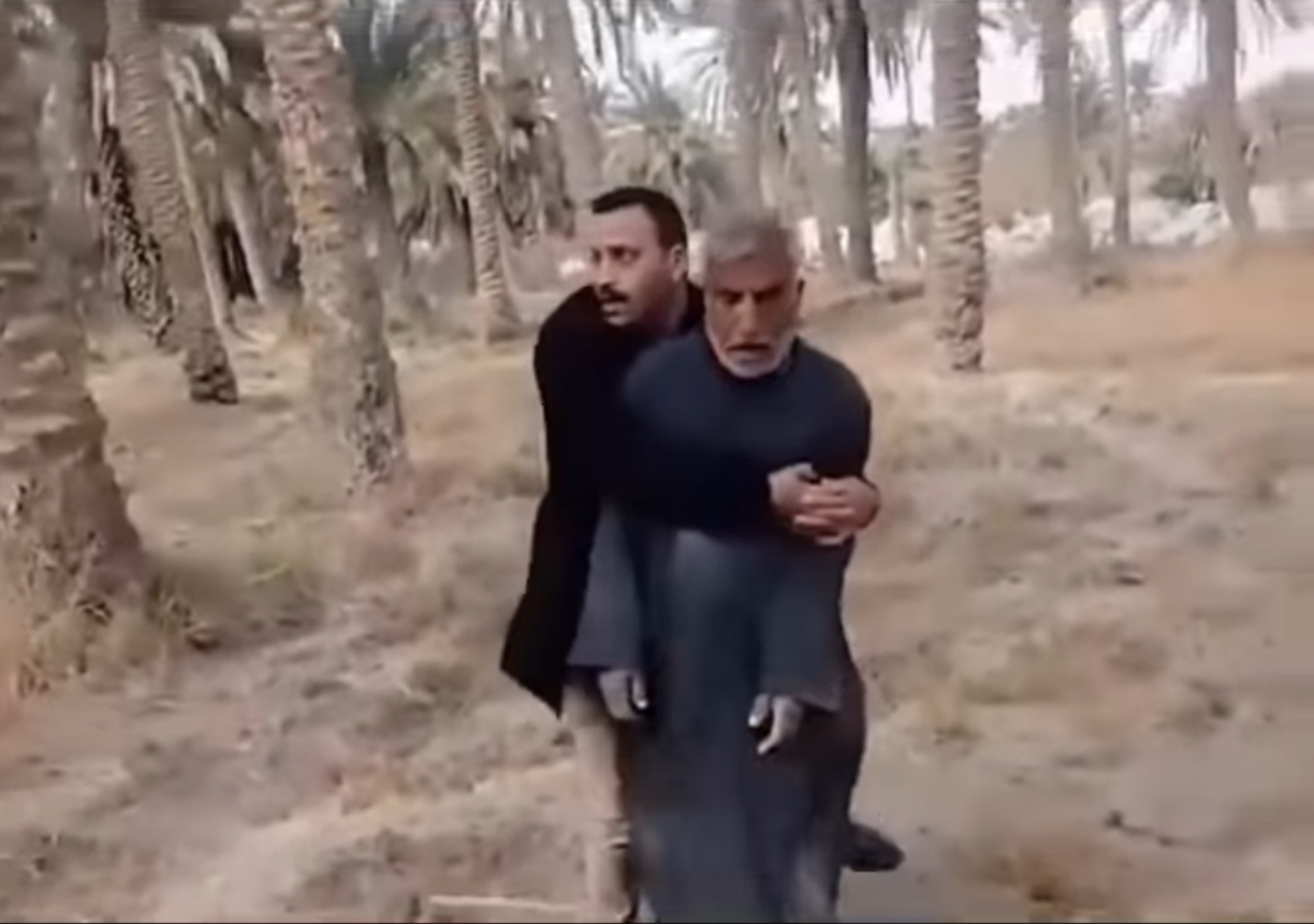 لحظة اعتقال الرجل الذي عنف حفيدته في محافظة كربلاء .