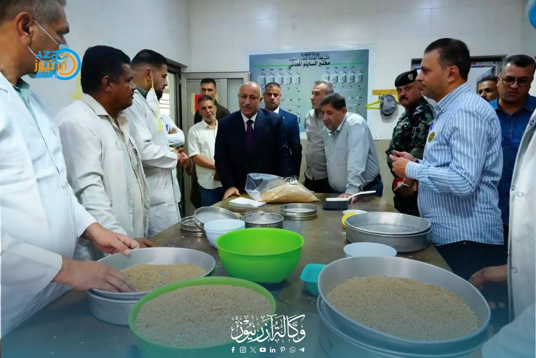 رئيس الجمعيات الفلاحية في كربلاء يرافق المحافظ بجولة ميدانية داخل فرع الشركة العامة لتجارة الحبوب (السايلو).